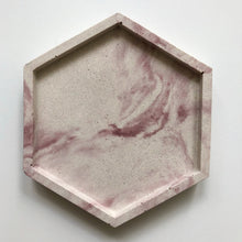 Cargar imagen en el visor de la galería, Sous-verre hexagone marbré rose et blanc mimipots fond blanc
