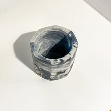 Load image into Gallery viewer, Jadeite | concrete pot
