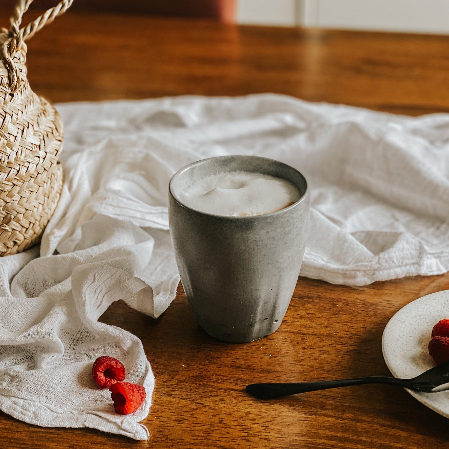 Tasse en béton artisanale